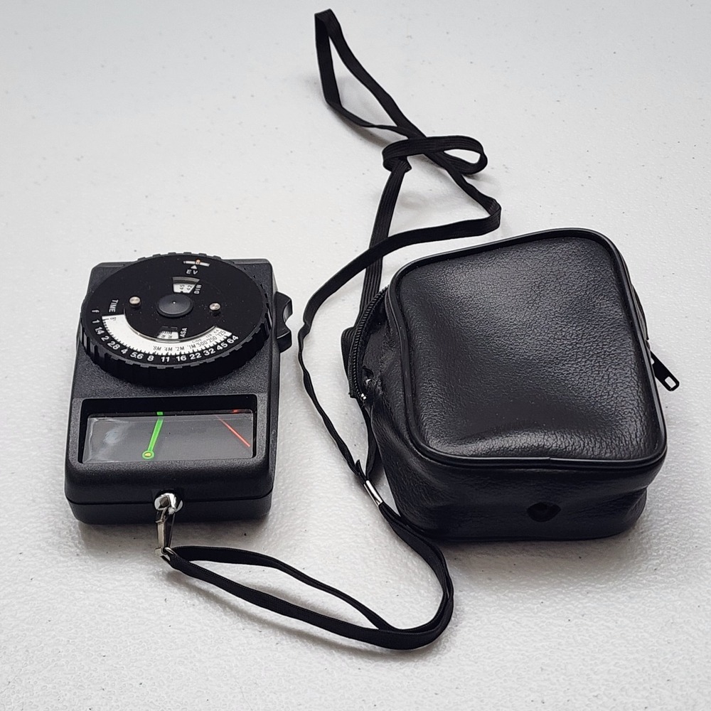 Vivatar 45 Exposure Light Meter/ Case Untested Parts Only